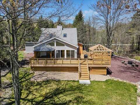 136 Tumbleweed Drive, Long Pond, PA 18334