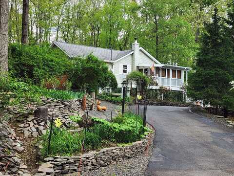 301 Estate Drive, East Stroudsburg, PA 18302