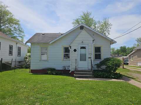 2933 Lyon Street, Des Moines, IA 50317