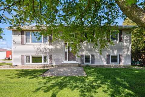 6775 Comer, Farley, IA 52046