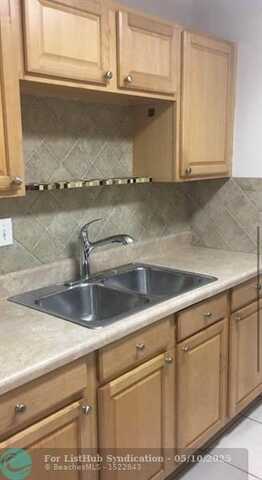 2530 Pierce St, Hollywood, FL 33020