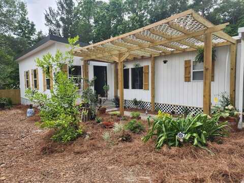 603 W 5th St, Carrabelle, FL 32322