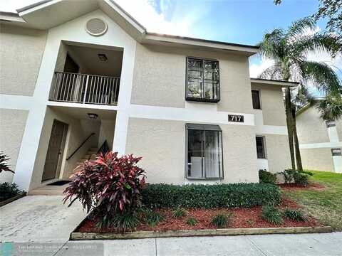 717 Gardens Dr, Pompano Beach, FL 33069
