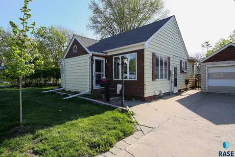 122 N Olive Ave, Madison, SD 57042