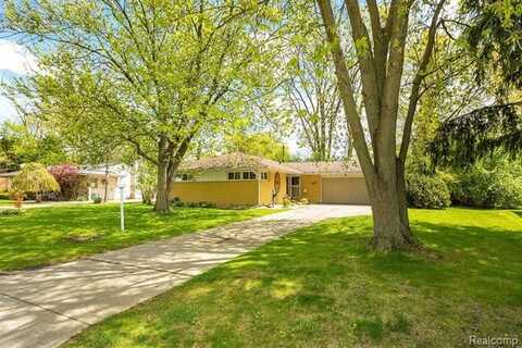 29546 FALL RIVER Road, Southfield, MI 48076