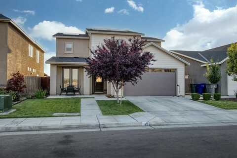 99 Whittier Avenue N, Fresno, CA 93727
