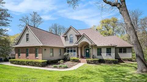 6858 CORRIGAN Drive, Brighton, MI 48116