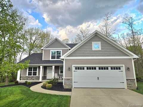 1084 WOODS EDGE Drive, Hartland, MI 48353