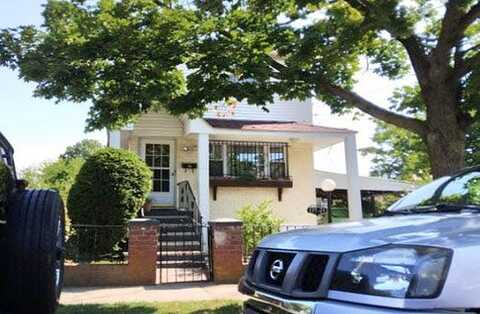Dennis St, Springfield Gardens, NY 11434