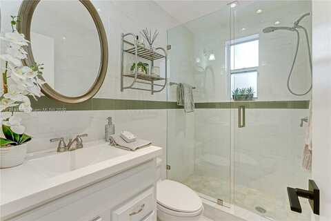 16Th, MIAMI, FL 33145