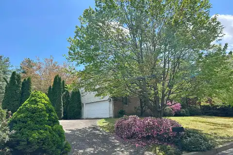 Alcott Close, MOOSIC, PA 18507