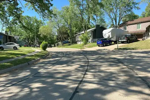 Jinings, BELLEVUE, NE 68005
