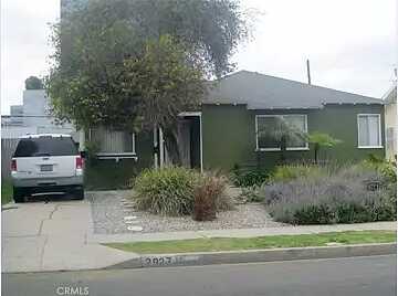 At The &Quot;T&Quot; Of Franklin And Kingsle, Los Angeles, CA 90016