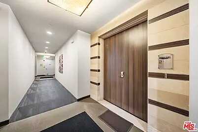 At The &Quot;T&Quot; Of Franklin And Kingsle, Los Angeles, CA 90035