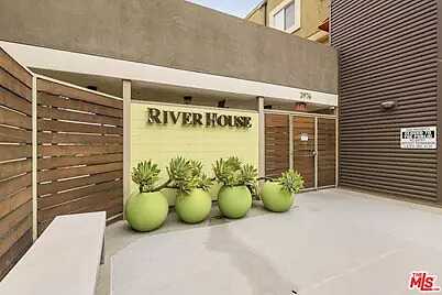 Barington And San Vicent, Los Angeles, CA 90039