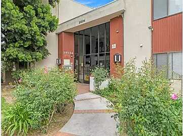 Between Pico And Olympic And West Of Beverwil, Los Angeles, CA 90057