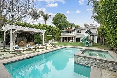 Beverly And Robertso, Los Angeles, CA 90049