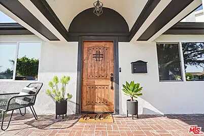 Bronson Avenue, Between W Pico And Country Club D, Los Angeles, CA 90062