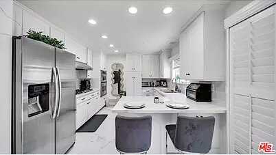 Calabash S, Los Angeles, CA 90057