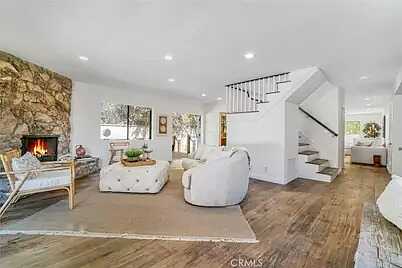 Centinel, Los Angeles, CA 90004