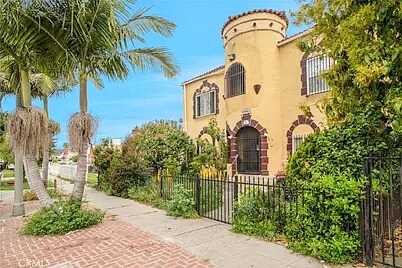 Centinel, Los Angeles, CA 90037