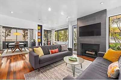 Donaldson Stree, Los Angeles, CA 90025