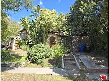 E Of White Oaks, W Of Encino, N Of Victory, S Of, Los Angeles, CA 90034