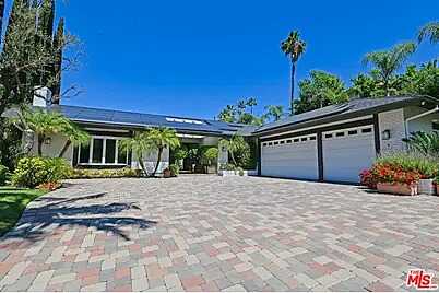 Lake Encino Dr &Amp; Green Meado, Los Angeles, CA 90049