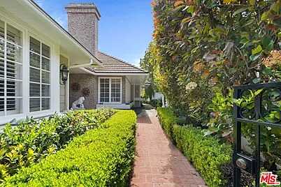 Mountain Gat, Los Angeles, CA 90049