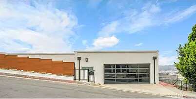 Mulholland D, Los Angeles, CA 91352