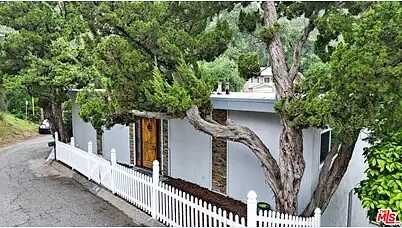Pinewoo, Los Angeles, CA 90047