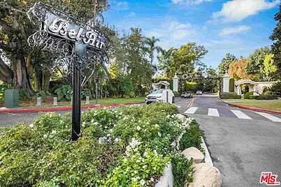 Playa Vista Driv, Los Angeles, CA 90077