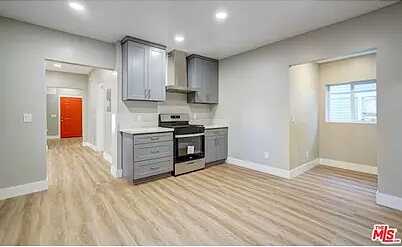 White Oa, Los Angeles, CA 90007