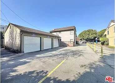 White Oa, Los Angeles, CA 90045