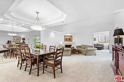 White Oa, Los Angeles, CA 90067