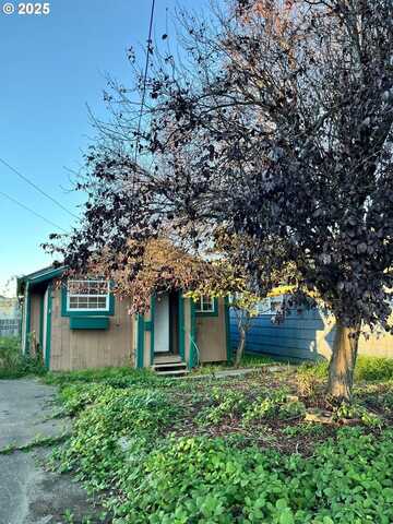 855 MYRTLE AVE, Reedsport, OR 97467