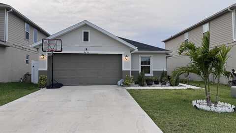 5635 NW Pine Trail Circle, Port Saint Lucie, FL 34983