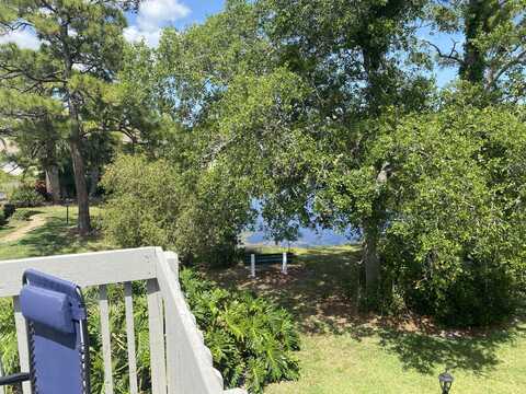 654 SW Centre Court, Vero Beach, FL 32962