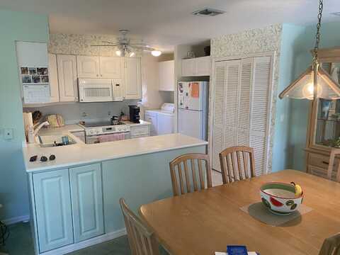 654 SW Centre Court, Vero Beach, FL 32962