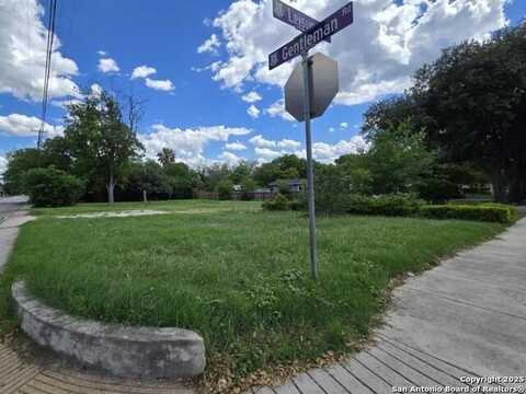 102 Leisure Dr, Balcones Heights, TX 78201