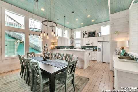 2525 S 11th St, Port Aransas, TX 78373