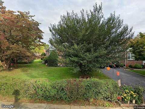 Village, FOLSOM, PA 19033