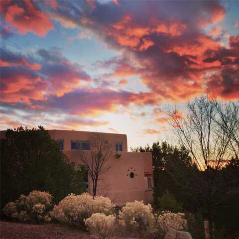 779 Paseo Cresta, Santa Fe, NM 87501