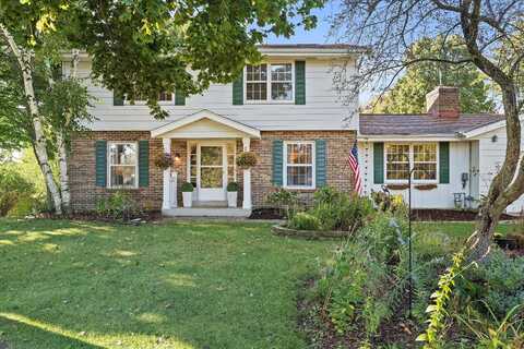 Cresthill, CEDARBURG, WI 53012