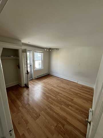 15 N Oakland Ave, Ventnor City, NJ 08406