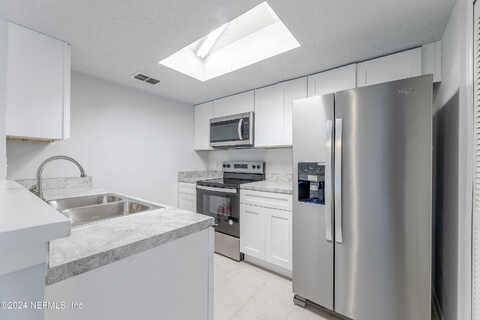 Melissa, JACKSONVILLE, FL 32210