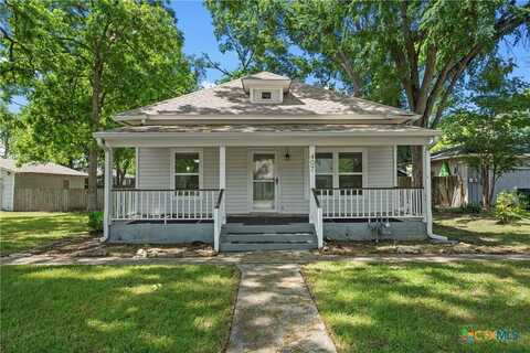 407 E 7th Street, Cameron, TX 76520