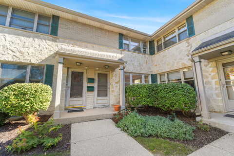 Shoreland, MILWAUKEE, WI 53217