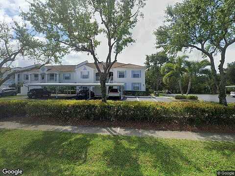 Mainsail Dr, Naples, FL 34114