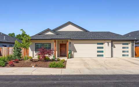 71 Woodlands Drive, Eagle Point, OR 97524